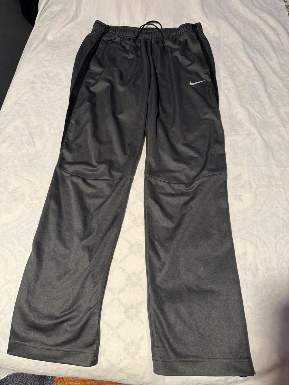 Nike men’s Black Jogger-Style Athletic Pants straight leg size M light weight